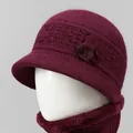 Conjunto de gorro y bufanda de punto granate con detalle floral y forro de pelo sintético - Solo Gorro / Burdeos