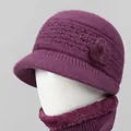 Conjunto de gorro y bufanda de punto burdeos con detalles florales y forro de felpa - Solo Gorro / Malva