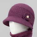 Conjunto de gorro de punto y bufanda para mujer en color púrpura oscuro con flor - Solo Gorro / Malva
