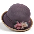 Eleganter lila Sonnenhut für Damen mit Blumenschmuck und Kontrastkrempe - M(56-58cm) / Taro