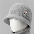 Gorro de pescador de punto gris de piel de conejo para mujer mayor con broche floral - Solo Gorro / Gris