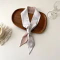 Élégant foulard en soie grise avec imprimés feuilles bleues et envers rose pâle - 100PD-105 / 7*100cm
