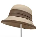 Detailopname van kaki cloche zonnehoed met donkerbruin lint en metalen detail - M (56-58cm) / Khaki