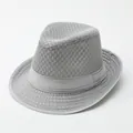Detalle del sombrero fedora de malla gris claro transpirable para hombres con protección solar - M / Gris claro