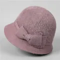 Cappello a secchiello invernale in pile per donna con top in peluche e fiocco in maglia - M / Taro