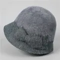 Détail du chapeau cloche pour femme avec fausse fourrure et nœud tricoté élégant - M (56-58cm) / Gris