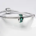 Bracciale a catena snake in argento con charm in zircone verde e pietre taglio smeraldo - Verde