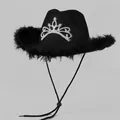 Dettaglio cappello cowboy in feltro nero con corona di strass e piume nere decorative - Nero