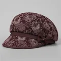 Damen Schirmmütze in Burgunderrot mit Blumenmuster und Schleife für Herbst Winter - M (56-58cm) / Burgunderrot