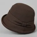 Vue détaillée du chapeau cloche marron avec texture en laine épaisse et nœud élégant - M (56-58cm) / café