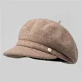 Berretto newsboy classico in misto lana color cammello con placchetta metallica laterale - M / Moka