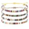 Dettaglio di 4 braccialetti boho in cordino cerato impermeabile con nodi scorrevoli - Stile A-3