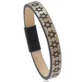 Dettaglio del bracciale in pelle oro champagne con motivi a stelle e chiusura magnetica - Grigio