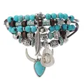 Dettaglio del bracciale multistrato boho con perline turchesi e ciondolo testa di toro - Pendente Testa di Bue