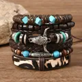 Détail des bracelets en cuir de style western avec tête de taureau et perles turquoise - Tête de Taureau