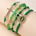 Dettaglio del set di 4 braccialetti verdi con ciondolo Maria e perle malocchio - Verde