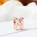 Abalorio de letra M en oro rosa con acabado pulido para pulseras de bricolaje - Letra M / Rosa oro