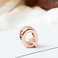 Abalorio de letra Q en oro rosa pulido para creación de pulseras y collares de bricolaje - Letra Q / Rosa oro