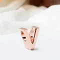Abalorio de letra V en oro rosa pulido para la creación de joyas y pulseras personalizadas - Letra V / Rosa oro