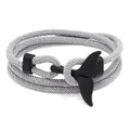 Détail du bracelet en corde tressée grise multicouche avec fermoir queue de poisson noir - Corde Grise + Queue de Poisson Noire
