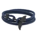 Détail du bracelet en nylon bleu marine avec fermoir en métal noir en queue de baleine - Corde Bleu Marine + Queue de Poisson Noire