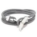 Détail du bracelet en corde nautique grise tissée avec un fermoir argenté en queue de baleine - Corde Grise + Queue de Poisson Blanche