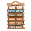 Dettaglio del set di 6 braccialetti dell'amicizia intrecciati boho su cartoncino - Stile 1 / Set da 6 pezzi