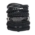 Detail eines mehrlagigen schwarzen Lederarmbands mit einem Vintage-Silberfederanhänger - Schwarzer Feder Anhänger Stil (45)