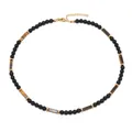 Dettaglio della collana vintage con perle nere, occhio di tigre e chiusura dorata - Occhio di tigre