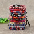 Vue détaillée de 12 bracelets bohèmes tissés aux motifs colorés et cordons réglables - Style H