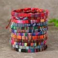Détail de bracelets tressés bohèmes colorés avec textures de cordon en coton réglables - Style F
