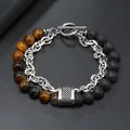 Detailansicht von Herrenarmband aus Tigerauge, Lavastein und silberner Panzerkette - Tigerauge Lavastein Kombi (Stil 8) / 21cm