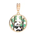 Colgante de panda y bambú dorado para pulseras con detalles de esmalte y cuentas - Panda Bosque de Bambú Redondo (R1-79)