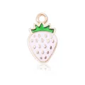 Colgante de fresa rosa con hojas verdes y detalles dorados para joyería DIY - Estilo de Fresa Rosa