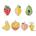 Vista detallada de dijes de aleación de frutas mostrando medidas de 1,5x2,1cm - Juego de Colgantes de Esmalte de Frutas