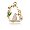 Colgante gato dorado con flores de esmalte violeta y amarillo y silueta de gato blanco - Colgante de Gato Blanco Vintage Vista Trasera