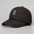 Dunkelbraune Winter-Basecap für Herren mit Rautensteppung und wärmendem Gehörschutz - Verstellbar / Kaffeebraun