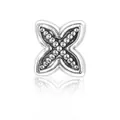 Perle fleur en alliage argent vintage avec texture perlée et finition antique oxydée - Trèfle à quatre feuilles