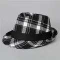 Dettaglio della trama del tessuto a quadri e del nastro nero sul cappello fedora - M（56-58cm） / Nero/Bianco/Grigio a Quadri