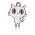 Pendentif chat mignon en émail blanc avec de grands yeux et détails dorés - Style Chat Blanc KC Gold