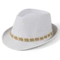 Gedetailleerd zicht op de witte gevlochten fedora hoed met een stijlvolle band - M / Wit