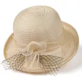 Elegante beige organza zonnehoed voor dames met sluier en bloemendetails - M (56-58cm) / Beige