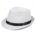 Detalle de sombrero fedora tejido blanco con banda de cuero negro y hebilla de metal plata - Talla Adulto (56-58cm) / Blanco