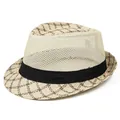 Detail van ademend mesh-weefsel en geruit patroon op een heren strohoed voor de zomer - M / Beige