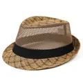 Zomerse strohoed voor heren met ademend mesh-ontwerp en een zwarte decoratieve band - M / Khaki