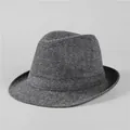 Dettaglio cappello fedora in lana grigia con trama a spina di pesce e nastro classico - Misura Normale (56-58cm) / Grigio