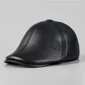 Gorra plana clásica de cuero negro para hombre con orejeras para calor invernal - M / Negro