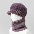 Detalle del conjunto de gorro de punto y calentador de cuello con forro de felpa - Gorro + Calentador de cuello / Taro