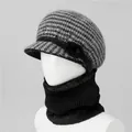 Detalle del gorro de punto con adorno de flor y calentador de cuello con forro de pelo - Gorro + Calentador de cuello / Negro