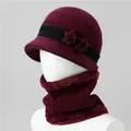 Detalle del tejido de punto del gorro de invierno granate con forro polar y braga - Rojo Vino (Gorro Y Calentador De Cuello)